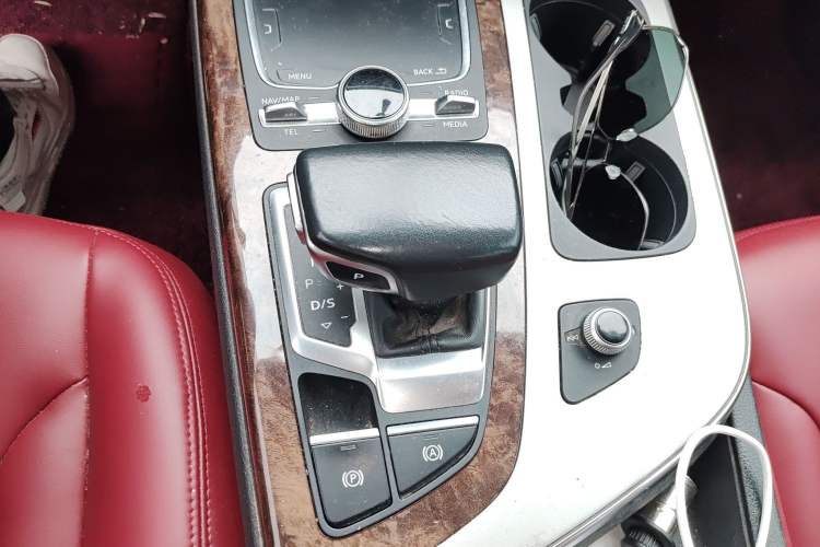 Used Audi Q7 2018 45 TFSI Technology Edition Gear Lever
