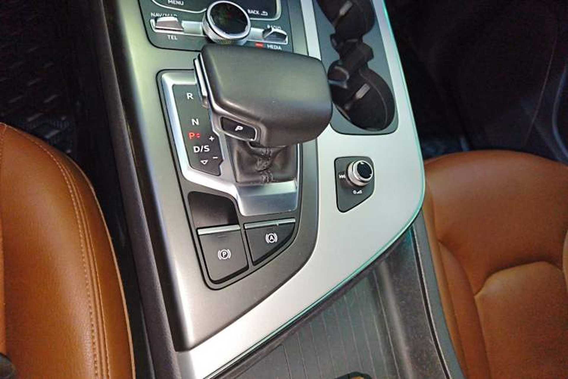 Used Audi Q7 2018 45 TFSI Technology Edition Gear Lever