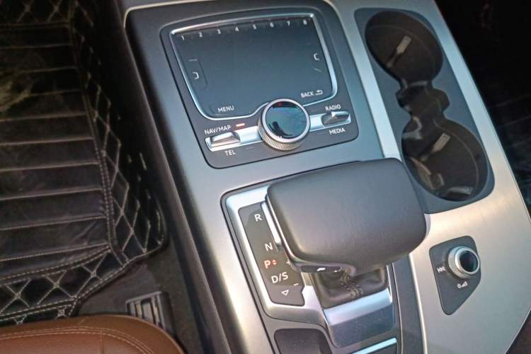 Used Audi Q7 2018 40 TFSI S line Sport Edition Gear Lever