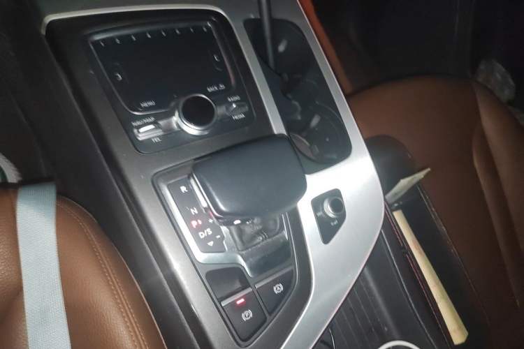 Used Audi Q7 2018 40 TFSI S line Sport Edition Gear Lever