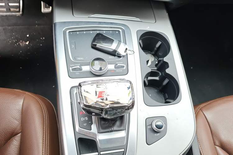 Used Audi Q7 2018 45 TFSI S line Sport Edition Gear Lever