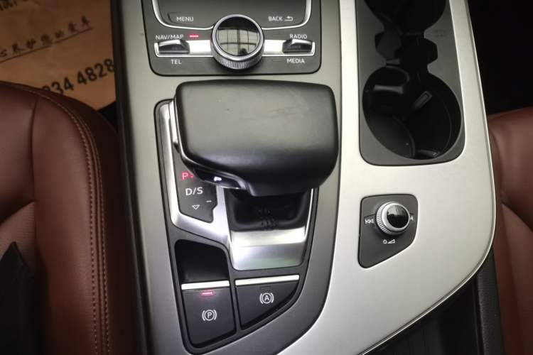 Used Audi Q7 2018 45 TFSI Technology Edition Gear Lever
