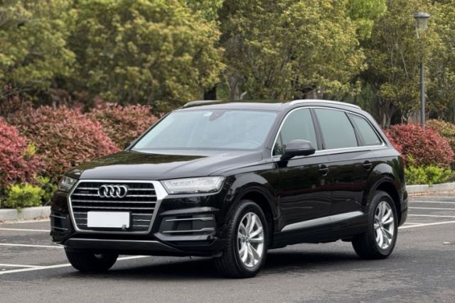 Used Audi Q7 2018 40 TFSI Comfort Model