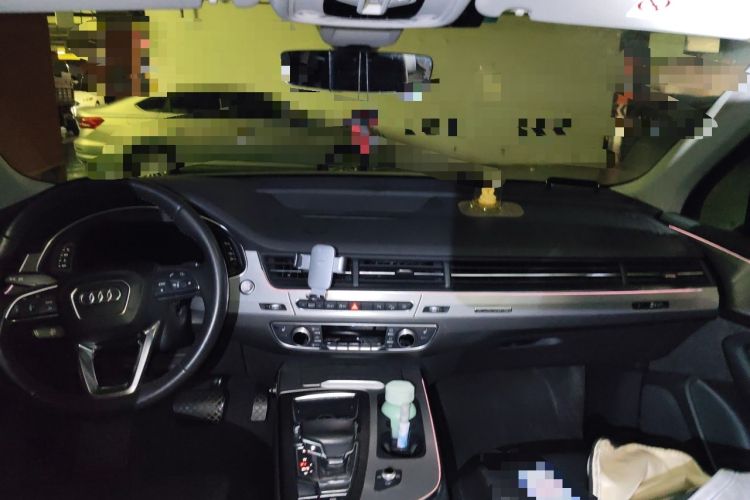 Used Audi Q7 2018 40 TFSI Comfort Model Headliner