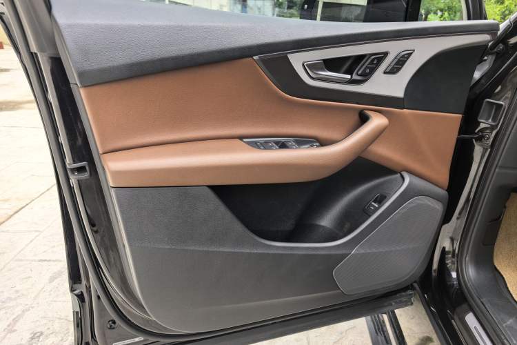 Used Audi Q7 2018 45 TFSI Technology Edition Interior 1
