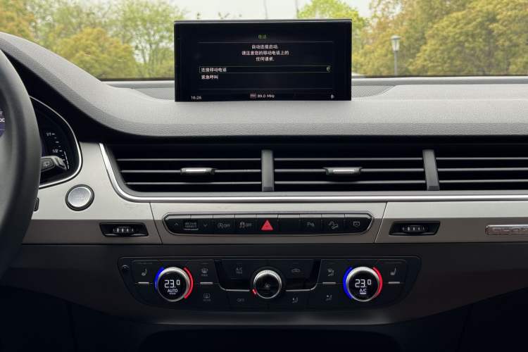 Used Audi Q7 2018 40 TFSI Comfort Model Interior 10