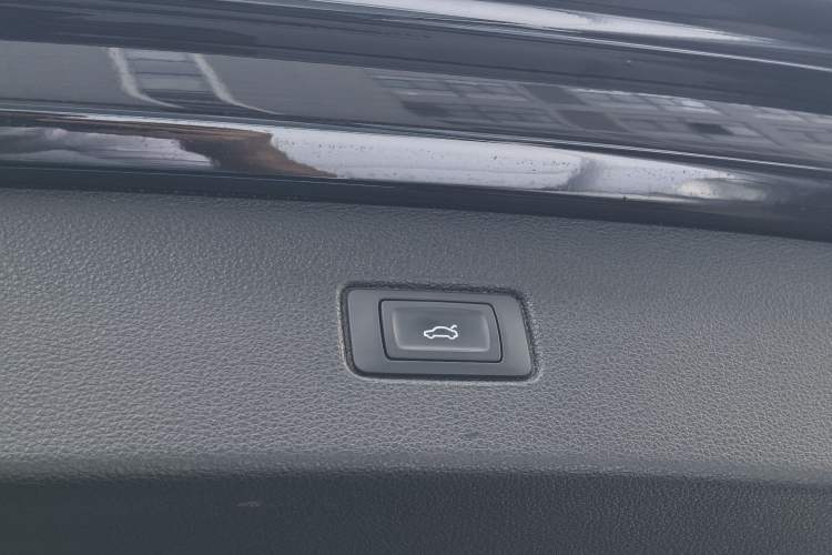 Used Audi Q7 2018 40 TFSI Comfort Model Interior 11