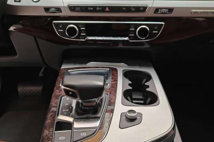 Used Audi Q7 2018 45 TFSI Technology Edition Interior 2