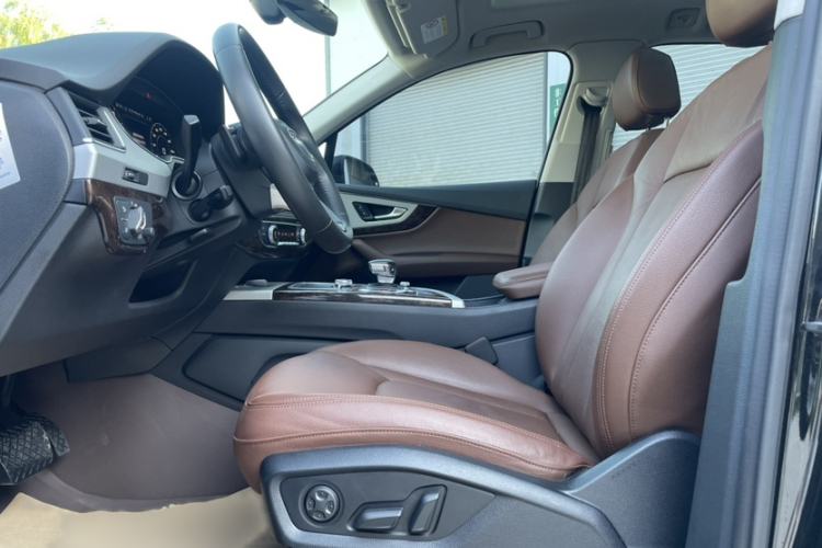 Used Audi Q7 2018 45 TFSI Technology Edition Interior 2