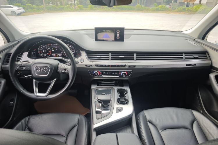 Used Audi Q7 2018 40 TFSI S line Sport Edition Interior 2