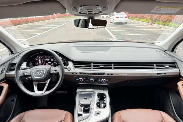 Used Audi Q7 2018 40 TFSI Comfort Model Interior 2