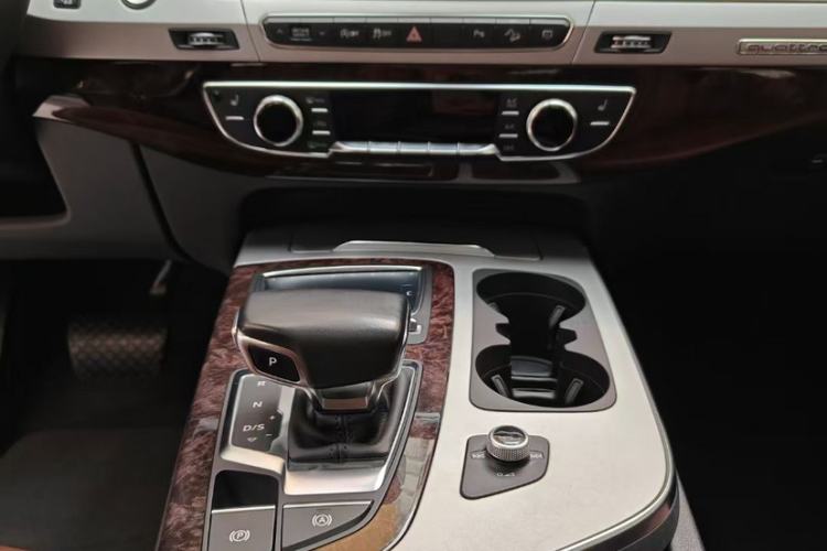 Used Audi Q7 2018 45 TFSI S line Sport Edition Interior 2
