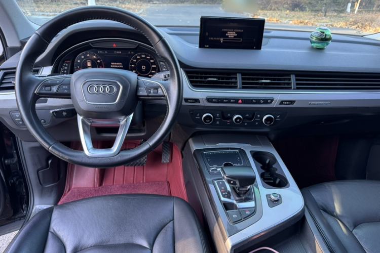 Used Audi Q7 2018 45 TFSI Technology Edition Interior 2