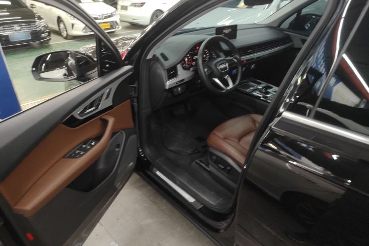 Used Audi Q7 2018 45 TFSI Technology Edition Interior 3