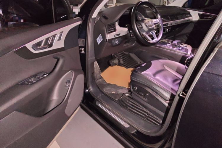 Used Audi Q7 2018 45 TFSI Technology Edition Interior 3