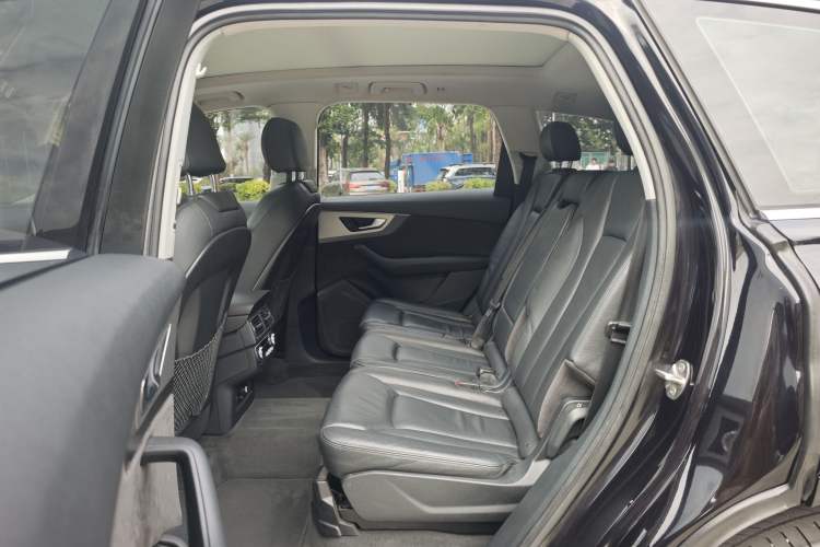 Used Audi Q7 2018 40 TFSI S line Sport Edition Interior 4