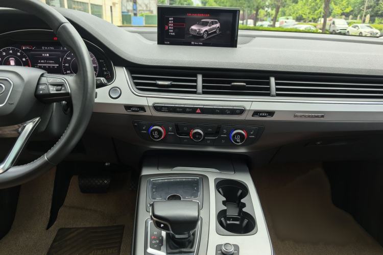 Used Audi Q7 2018 45 TFSI Technology Edition Interior 4