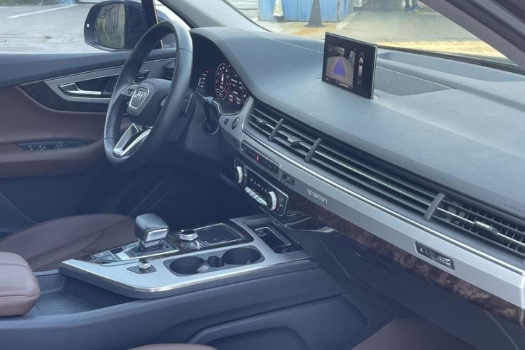 Used Audi Q7 2018 45 TFSI Technology Edition Interior 5