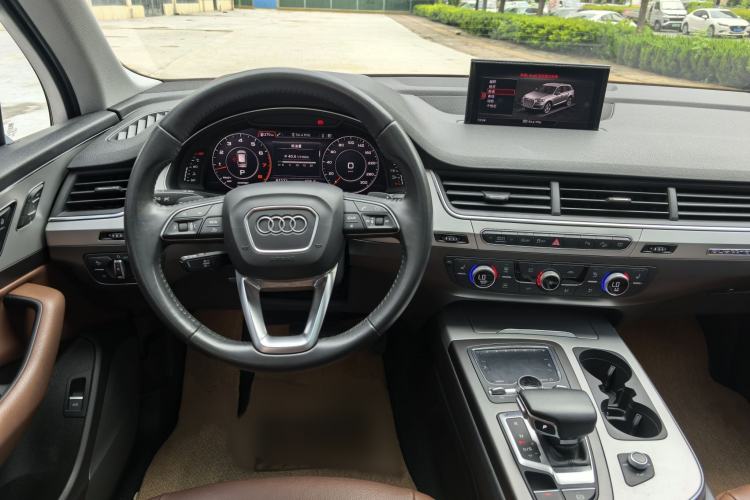 Used Audi Q7 2018 45 TFSI Technology Edition Interior 5
