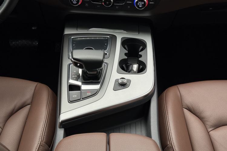 Used Audi Q7 2018 40 TFSI Comfort Model Interior 9