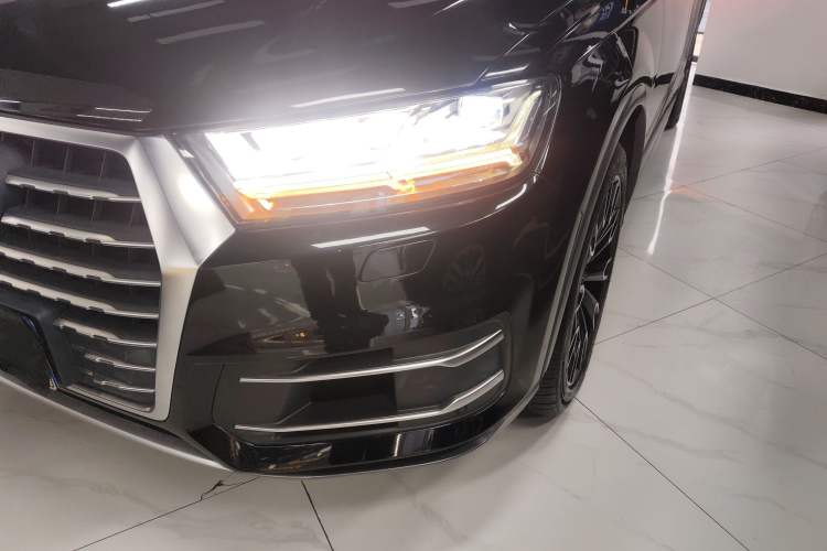 Used Audi Q7 2018 45 TFSI Technology Edition Left Front Headlight