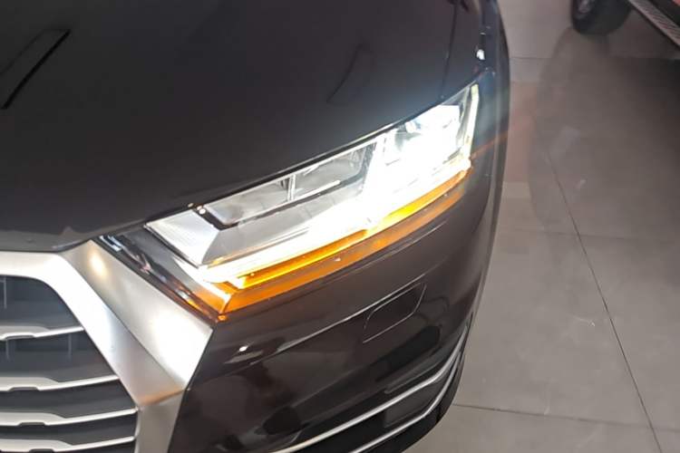 Used Audi Q7 2018 45 TFSI Technology Edition Left Front Headlight