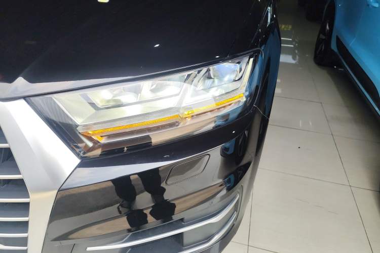 Used Audi Q7 2018 40 TFSI Comfort Model Left Front Headlight
