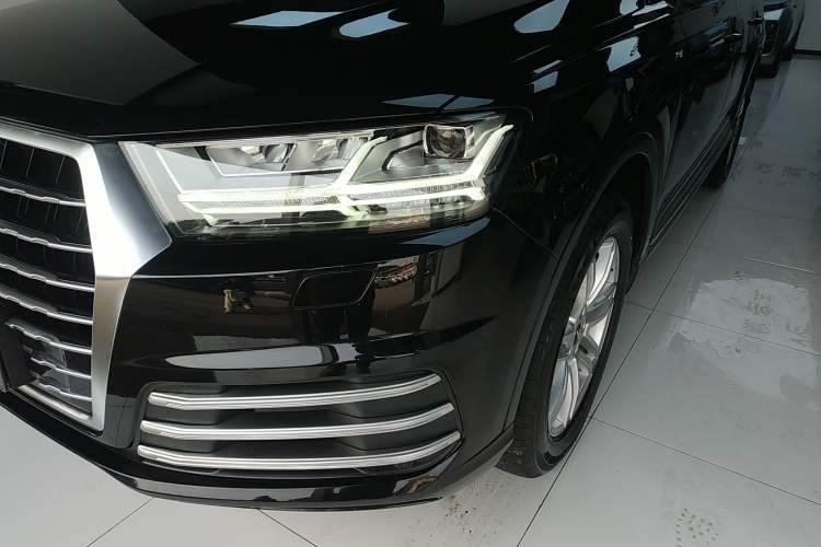 Used Audi Q7 2018 40 TFSI Comfort Model Left Front Headlight
