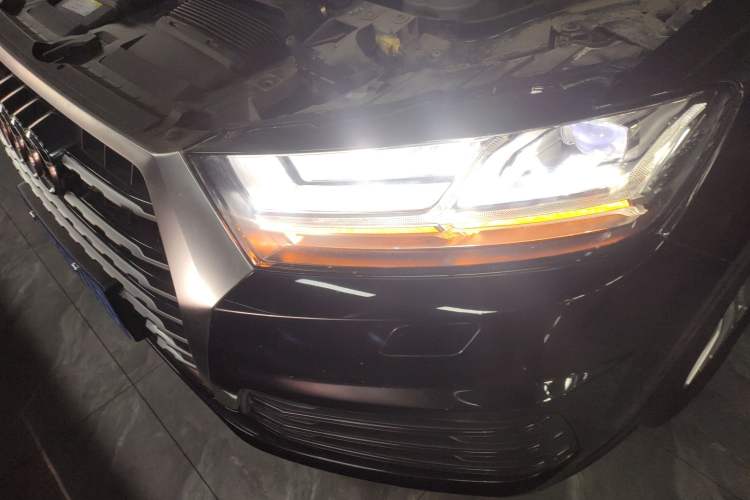 Used Audi Q7 2018 45 TFSI Technology Edition Left Front Headlight