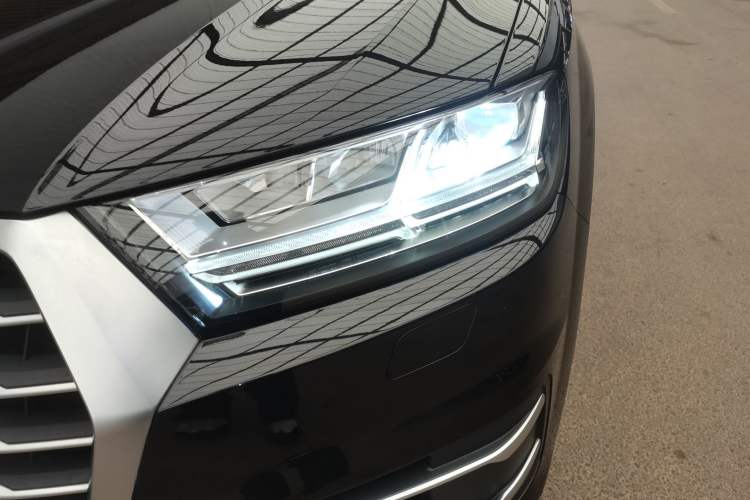 Used Audi Q7 2018 45 TFSI Technology Edition Left Front Headlight