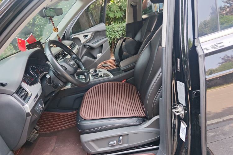 Used Audi Q7  Left Front Seat