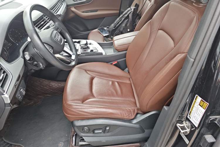 Used Audi Q7  Left Front Seat