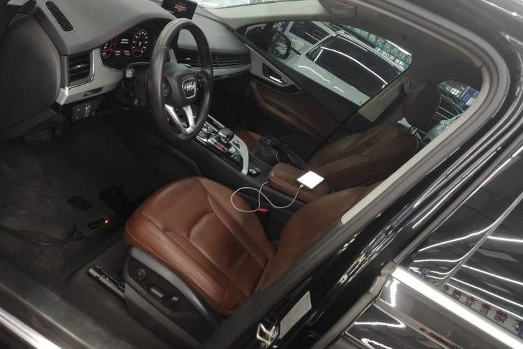 Used Audi Q7 2018 45 TFSI Technology Edition Left Front Seat