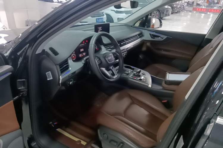 Used Audi Q7 2018 40 TFSI S line Sport Edition Left Front Seat