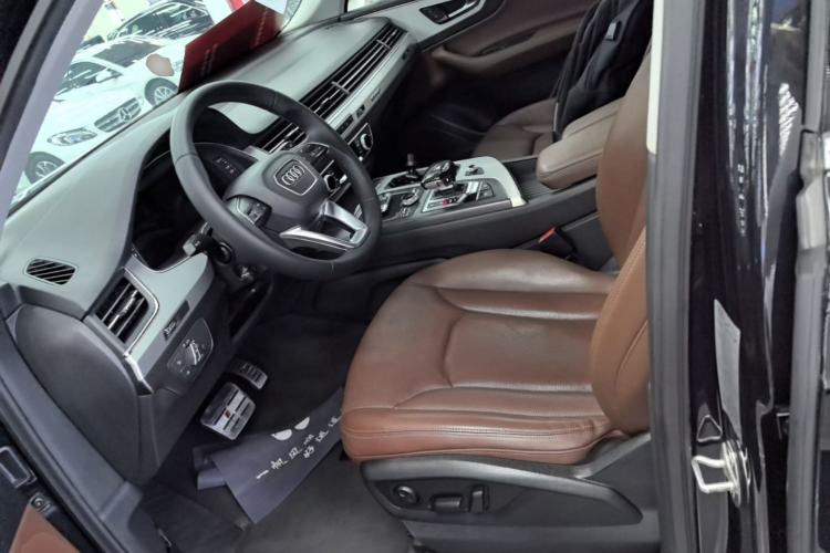 Used Audi Q7 2018 40 TFSI Comfort Model Left Front Seat