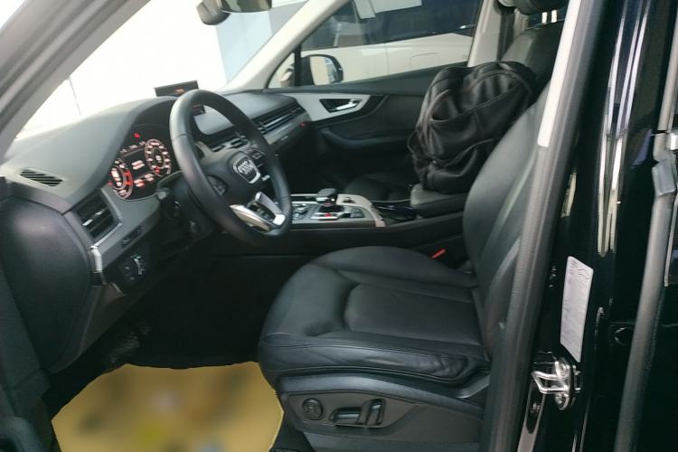 Used Audi Q7 2018 40 TFSI Comfort Model Left Front Seat