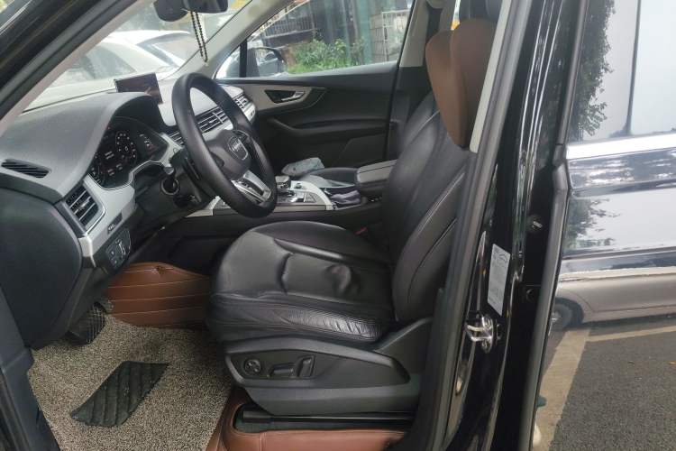 Used Audi Q7 2018 45 TFSI Technology Edition Left Front Seat