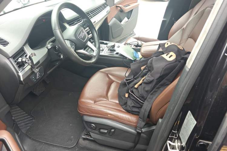 Used Audi Q7 2018 40 TFSI Comfort Model Left Front Seat