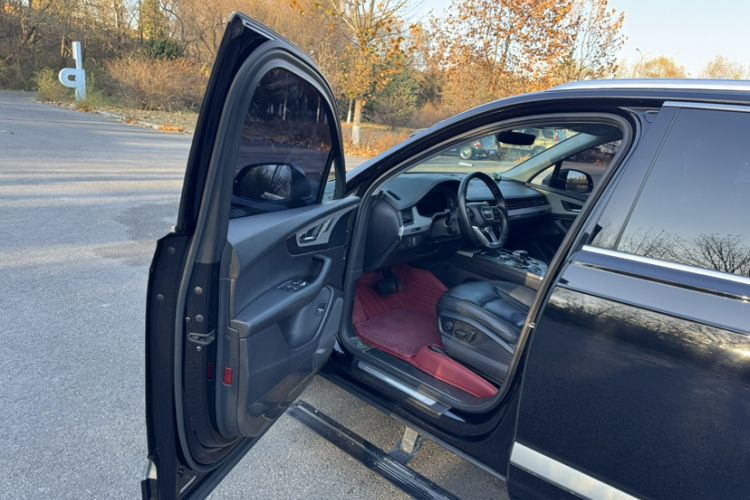 Used Audi Q7 2018 45 TFSI Technology Edition Left Front Seat