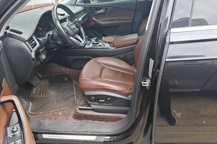 Used Audi Q7 2018 40 TFSI Comfort Model Left Front Seat