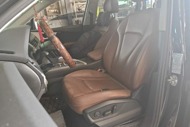 Used Audi Q7 2018 40 TFSI Comfort Model Left Front Seat