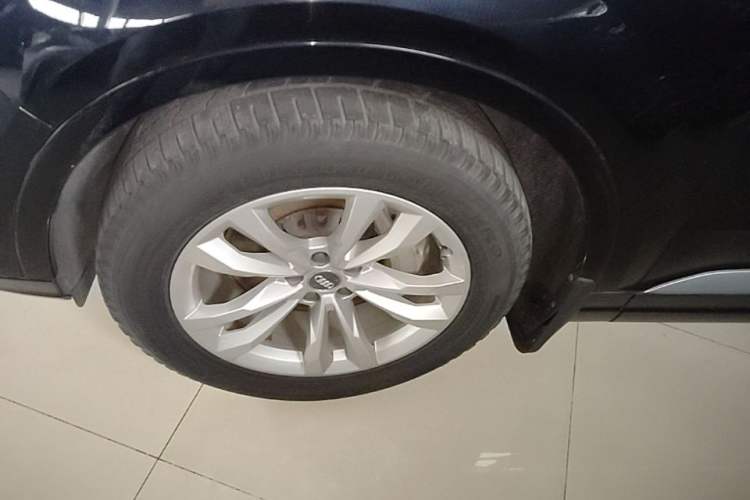 Used Audi Q7 2018 45 TFSI Technology Edition Left Front Wheel Hub