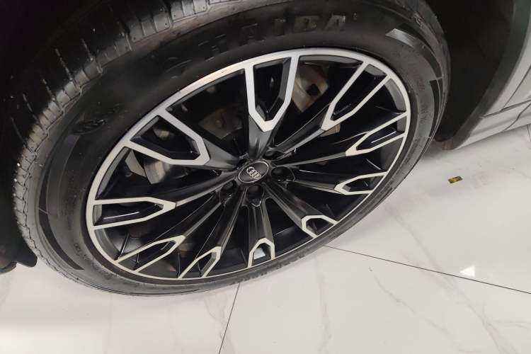 Used Audi Q7 2018 45 TFSI Technology Edition Left Front Wheel Hub