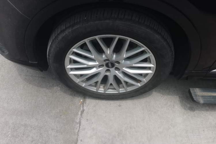 Used Audi Q7 2018 45 TFSI Technology Edition Left Front Wheel Hub