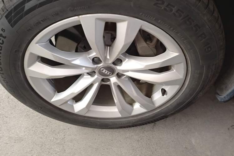 Used Audi Q7 2018 40 TFSI Comfort Model Left Front Wheel Hub