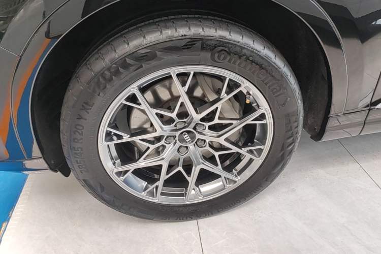 Used Audi Q7 2018 45 TFSI Technology Edition Left Front Wheel Hub