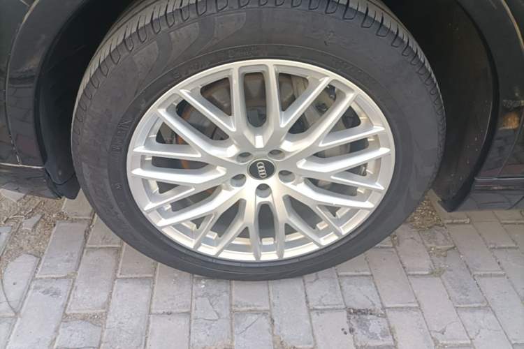 Used Audi Q7 2018 45 TFSI Technology Edition Left Front Wheel Hub