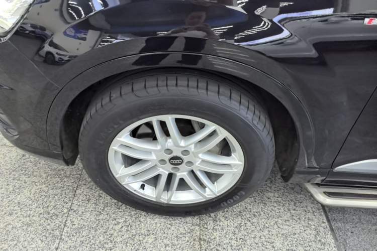 Used Audi Q7 2018 40 TFSI Comfort Model Left Front Wheel Hub