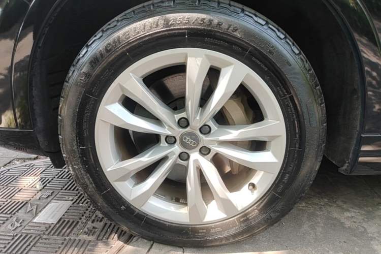 Used Audi Q7 2018 40 TFSI Comfort Model Left Front Wheel Hub