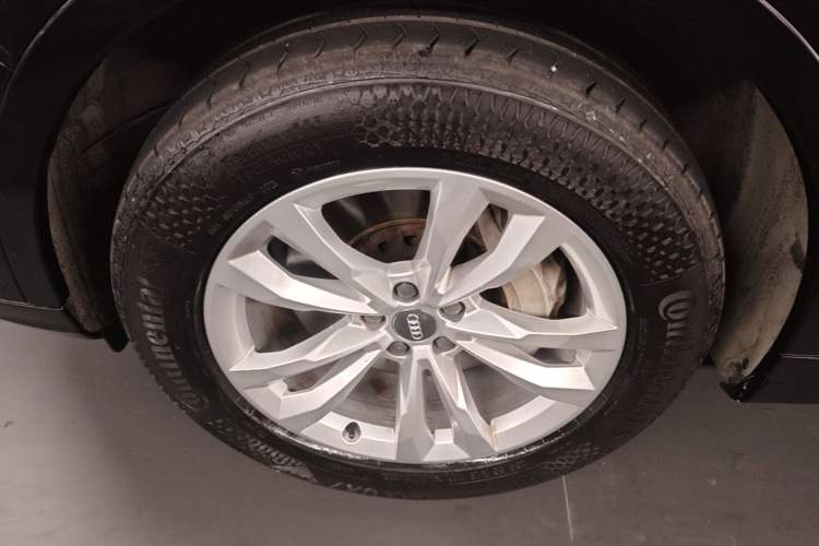 Used Audi Q7 2018 45 TFSI Technology Edition Left Front Wheel Hub